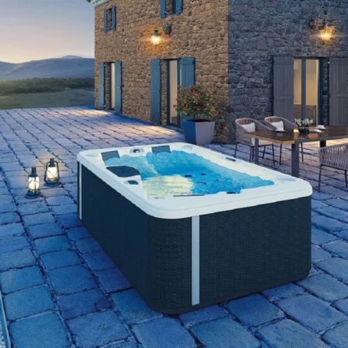 Baignoire spa 3 places HAPPY disponible en 230 x 160 x 78 cm